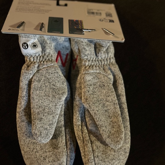 Lululemon team Canada mittens - Picture 2 of 3